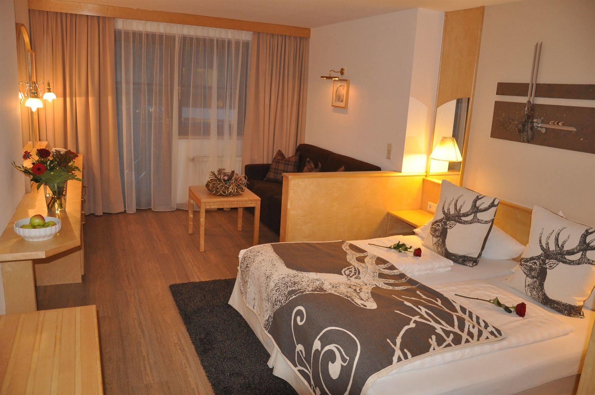 Hotel Central Зеефельд в Тироле Экстерьер фото
