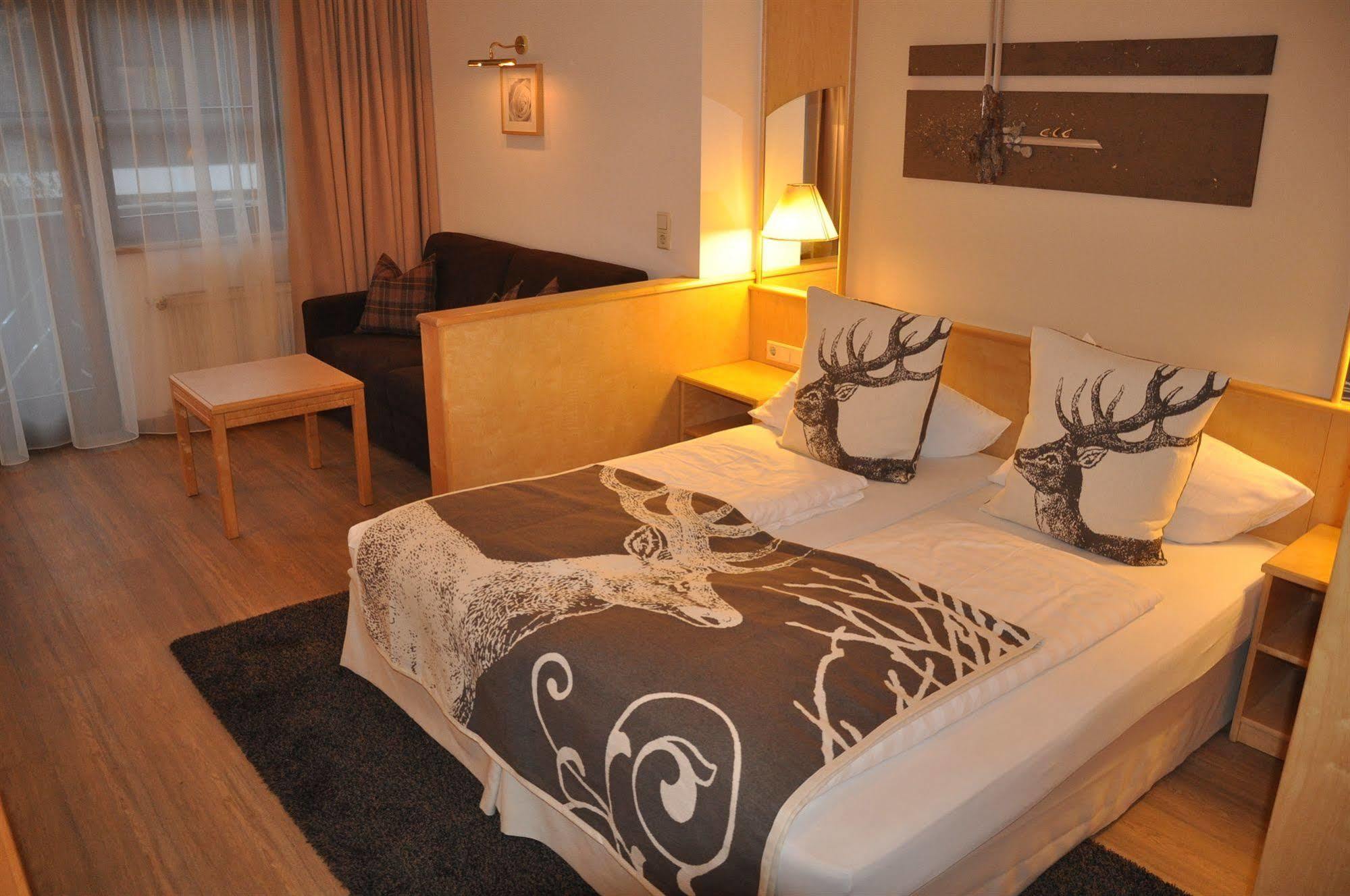 Hotel Central Зеефельд в Тироле Экстерьер фото